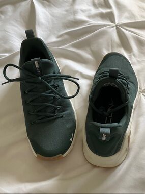 Nike Forest Green Low-Top Sneakers with White Midsole